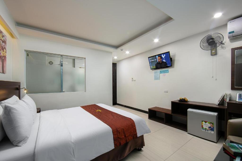 Quang Chung Hotel - 56 Le Van Thiem - By Bay Luxury Hanoi Kültér fotó