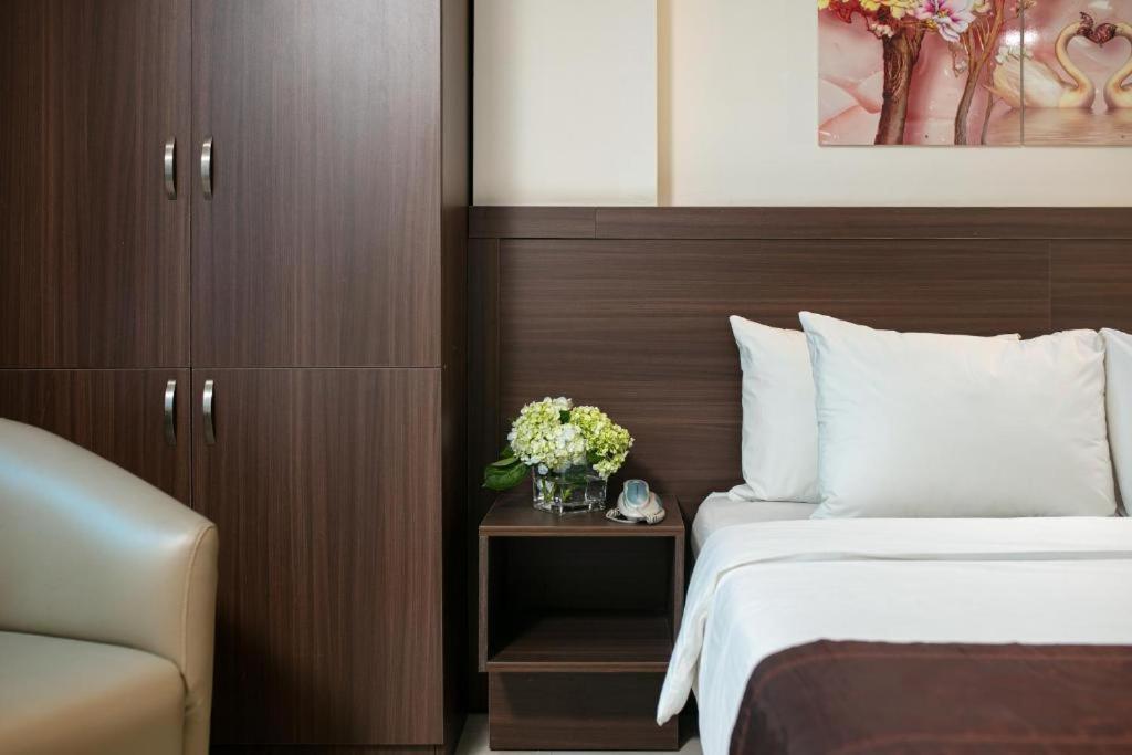 Quang Chung Hotel - 56 Le Van Thiem - By Bay Luxury Hanoi Kültér fotó